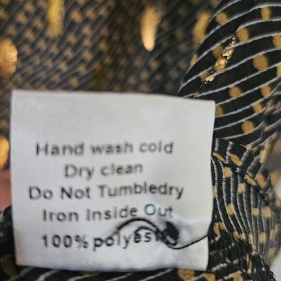 NWT Elan Metallic Foil Printed Smocked Blouse Sz Medium - Picture 8 of 14